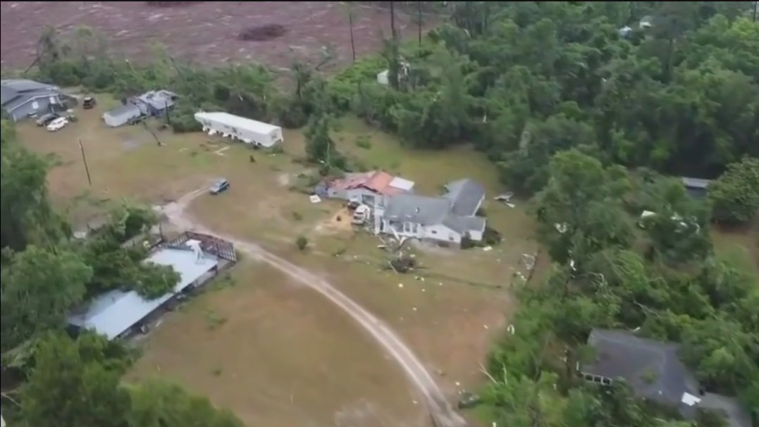 At least one killed by powerful storms in Florida